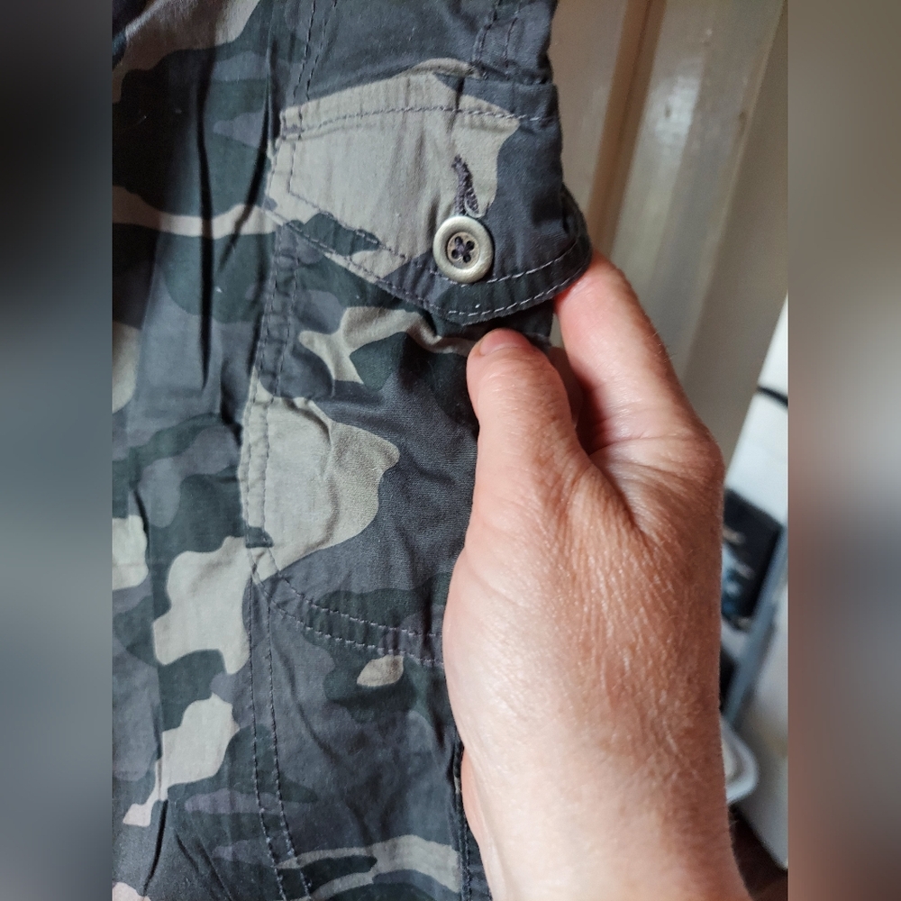 DASH Camouflage Cargo Capris - Picture 2 of 8